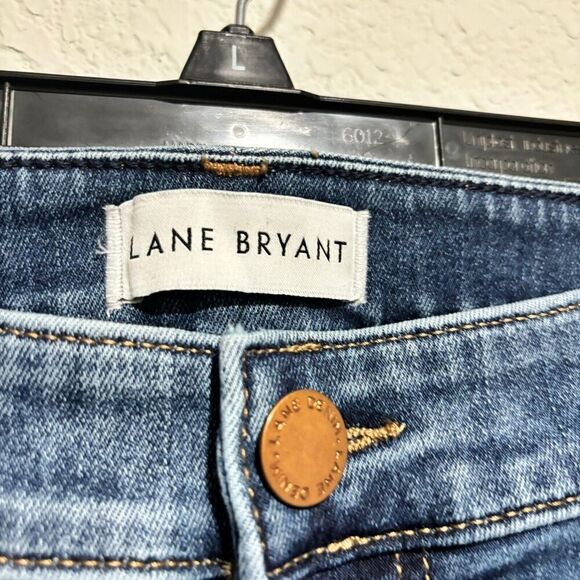 Lane Bryant Signature Fit Mid Rise Bermuda Shorts 26 Blue Flex Magic Waistband - Picture 4 of 9